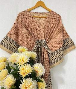 ผ้าคลุมเก้าอี้ผ้าฝ้าย100% แดงทำด้วยมือสำหรับผู้หญิงอินเดียที่คลุมชายหาดยาวถึงพื้นพิมพ์ลายดอกไม้สวยงาม - Product Image 1