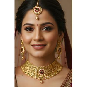 Ensemble collier et boucles d'oreilles choker plaqué or, design élégant et classique de haute qualité, avec tikka, pour les occasions de fiançailles et de mariage, pour femmes. - Product Image 1