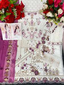 Salwar Kameez en fausse georgette lourde de style pakistanais à la mode avec broderie élégante et travail de séquence pour une tenue de fête et de fête - Product Image 5