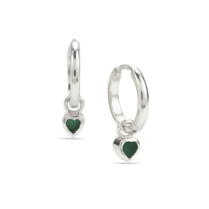 Pendientes de aro con corazón de ónix verde en plata de ley chapada en rodio - Product Image 1
