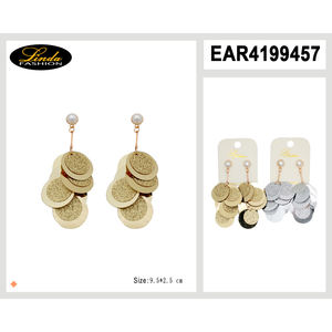 Orecchini di Perle Linda Fashion Statement, 5x2 Cm, Placcati in Oro con Perle Finte, Gioielli da Festa per Donne - Product Image 3