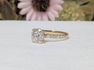 Anillo de Compromiso Cristiano con Moissanita Redonda de 1.50 Ct, Oro Amarillo Sólido de 14K, Regalo de Lujo para Boda o Fiesta, para Mujer - Product Image 2