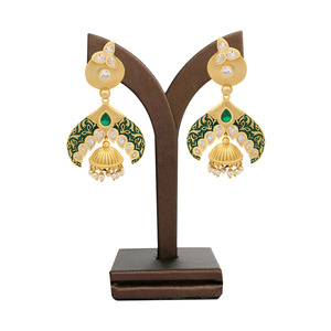 Pendientes mate chapados en oro elegantes de moda AD antiguos con perlas joyería artificial de lujo proveedor personalizado para exportaciones de bodas - Product Image 1