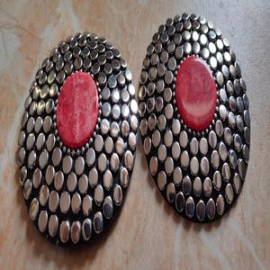 Botón Concho de latón hecho a medida con incrustaciones y grabado de metal con cuentas rojas para crear cinturones elegantes para reventa - Product Image 1