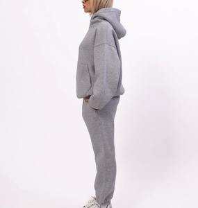 Ensemble de survêtement d'hiver en velours rouge épais, à épaules tombantes, surdimensionné, avec fermeture éclair intégrale, broderie régulière, capuche jusqu'aux genoux - Product Image 2