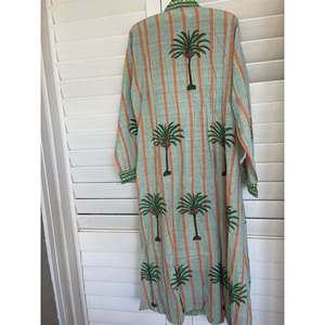 Caftán marroquí de playa estilo atardecer, elegante pareo de baño para mujer, manga larga, cuello en V, algodón Khadi con ribete en contraste - Product Image 5