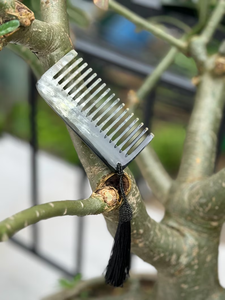 Peine de Cuerno de Búfalo Natural Ecológico de Primera Calidad, Hecho a Mano, Forma Personalizable, Uso en Salón para Cabello Rizado por Saniya Handicraft - Product Image 4