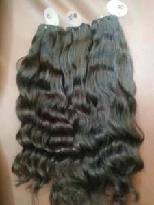 Vente directe d'usine indienne de paquets de cheveux naturels Remy de haute qualité, styles de ondulations droites et de boucles dans leur couleur d'origine - Product Image 2