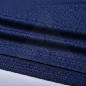 ชุดฟุตบอลขายดีรุ่นใหม่ล่าสุด ชุดฝึกซ้อมกีฬา ผลิตจากโพลีเอสเตอร์ 100% สีและโลโก้สั่งทำได้ ใช้ได้ทุกฤดู - Product Image 6