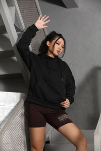 Women's Casual Oversize Cropped Pullover <b>Hoodie</b> 100% Cotton Custom Print Front Logo XS Size Winter Fashion <b>Crop</b> <b>Top</b> on Sale - Product Image 3