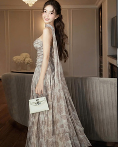 Destaca en la fiesta con este vestido de noche único con estampado hecho en Vietnam. Personalizable OEM/ODM Hecho en Vietnam - Product Image 2