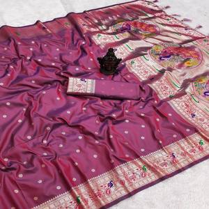 ผ้าไหมบาแนรัสแท้ VASTRA COTTAGE พร้อมลายปักด้วยด้ายซารีทั่วผืน ดีไซน์หรูหราด้วยพัลลูที่สวยงาม และเสื้อทอผ้าไหมแบบตัดสี - Product Image 3