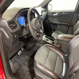 ¡Oferta Imperdible! Ford Escape Active AWD 2023 Súper Limpio, Motor 1.5L Turbo de 3 Cilindros en Línea, Gasolina, Automático, SUV Rojo de Lujo - Product Image 3