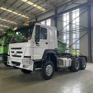 Camión Tractor con Motor Diésel de Aproximadamente 400 HP, Norma de Emisiones Euro 2, Apto para Transporte de Carga a Granel y Contenedores - Product Image 4