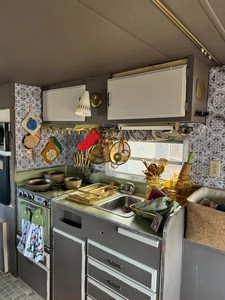 RARE Caravane Comet 1969 (Caravane d'Époque Originale) au Design Traditionnel avec Alimentation Intégrée et Espace de Préparation pour Garantie - Product Image 5