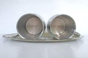 Juego de 2 Tazas Redondas de Metal Estilo Moscú en Metal de Primera Calidad con Bandeja Ovalada, Perfectas para Servir Bebidas y como Vajilla Elegante para Bar - Product Image 3