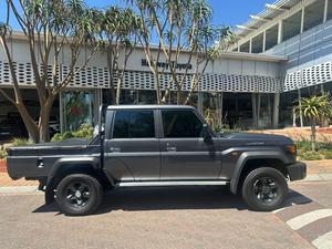 รถยนต์มือสองปี 2024 สำหรับ LandCruiser 79 เครื่องยนต์ 4.1-6 ลิตร แบบดูดอากาศธรรมชาติ รุ่นดับเบิ้ลแค็บ ซีดาน พวงมาลัยซ้าย/ขวา เบาะหนังสีเข้ม - Product Image 3