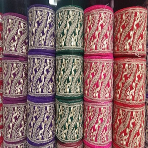 Cordones bordados únicos y elegantes hechos a medida para que tu vestido destaque. Ideal para diseñador, bolsos y accesorios - Product Image 1