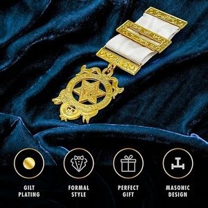 LA COLLECTION MASONIQUE Bijou de poitrine des compagnons de l'arche royale-Symbole du triple tau-Finition dorée-Portefeuille en bijou transparent - Product Image 5