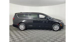 2025 Chrysler Voyager LX FWD usado cuidadosamente - Product Image 2