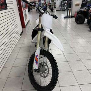 YZ450F แท้ ปี 2024/2025 พร้อมส่ง โปรโมชั่นพิเศษ รถวิบากสี่จังหวะ 1000-1500 ซีซี - Product Image 5