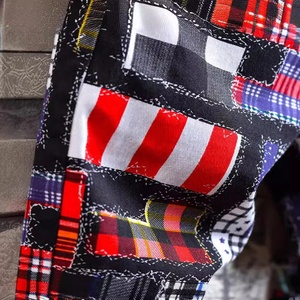 กางเกงยีนส์ขาสั้นทรงเรกูลาร์ฟิตแบบตัดเย็บผ้าเดนิม  แบบวอช  แบบแพทช์เวิร์ค - Product Image 4