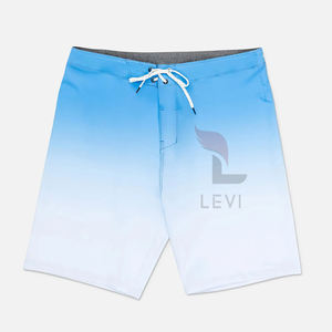 Short de plage en polyester respirant avec logo personnalisé pour hommes, vêtements de sport décontractés pour le fitness en plein air et confortables pour le surf - Product Image 1