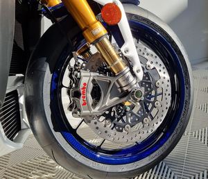Livraison gratuite MV Agusta Brutales 1000 RR ASSEN 12/300 2025 Travail manuel Léger Haute efficacité pour la finition du béton Prêt - Product Image 4