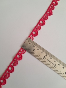 Bordure en dentelle de polyester GPO de couleur rose vif pour les offres de robes en gros - Product Image 6