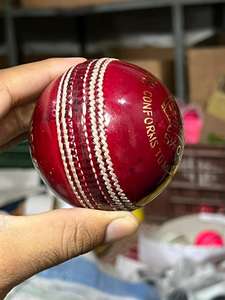 Pelota de críquet roja de cuero auténtico de calidad internacional al por mayor, pelota de críquet dura - Product Image 2