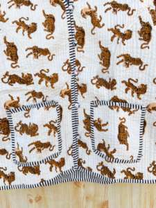 ผ้าห่มผ้าฝ้ายเจอร์ซีย์พิมพ์ลายบล็อกแบบอินเดีย ลายทางสัตว์ โบฮีเมียน ระบายอากาศได้ดี ใช้ได้ทุกฤดู เป็นมิตรกับสิ่งแวดล้อม สำหรับผู้หญิง แบบสองด้าน - Product Image 3