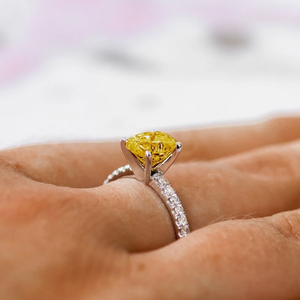 Solitario de corte redondo blanco y ovalado amarillo elegante con diamante cultivado en laboratorio de 1,5 quilates para mujer con anillo de compromiso acentuado en oro blanco de 14 quilates - Product Image 3