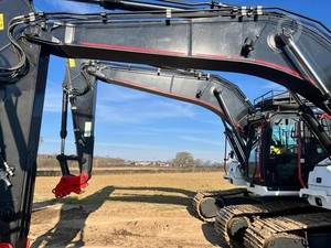 Excavadora 2023 HIDROMEK HMK230LC5 con motor Cummins Control PLC de peso operativo de 38 toneladas - Product Image 3