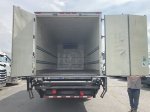 ¡COMPRA AHORA! Manipuladores de servicio pesado para camiones refrigerados T300 2018 - Transmisión automática - 33000 GVW. Listo para enviar. - Product Image 3