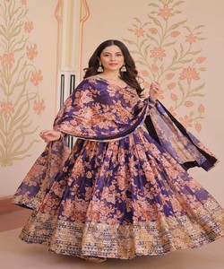 DESIGNER RUSSE SOIE IMPRESSION NUMÉRIQUE AVEC SEQUENCE BRODÉE ROBE DE TRAVAIL AVEC DUPATTA FESTIVE WEAR PRIX DE GROS VÊTEMENT ETHNIQUE - Product Image 6