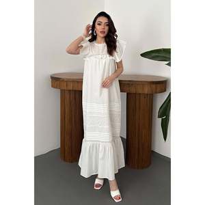Robe blanche avec détail volanté et épaules froncées - Blanc - Product Image 1