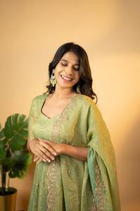 Ensemble de robe ethnique élégante brodée Chinnon Anarkali Kurta pour des occasions spéciales | Respirant et élégant - Product Image 3