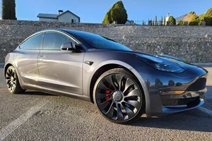 Pristine clean 2022 Tesla Model 3 - Product Image 4