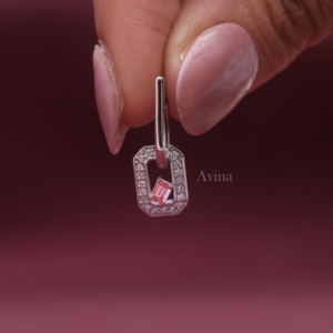 Boucles d'oreilles créoles Huggie en or blanc/rose et or jaune 18 carats avec diamant rose taille émeraude certifié IGI, cultivé en laboratoire |   Bijoux fins de luxe - Product Image 2