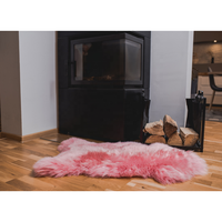 Tapis en peau de mouton islandaise teinte rose, style scandinave, à poils moyens, idéal pour les animaux domestiques