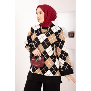 Conjunto de Hiyab de Punto con Patrón Baklava Estilo Casual Milano en Negro - Product Image 2
