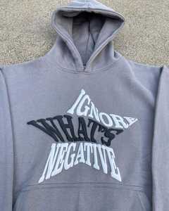 Conjunto de chándal de hermandad griega personalizado, Sudadera con capucha para mujer y joggers, traje gris con cremallera, ropa de calle de moda informal al por mayor - Product Image 2