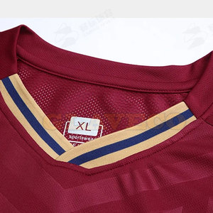 Uniforme de football unisexe sur mesure en gros 100% polyester léger à séchage rapide respirant à manches courtes toutes saisons - Product Image 4