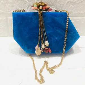 Bolso de noche de diseñador hecho a mano para mujer, eslinga nupcial exclusiva con patrón de piedra de resina, estilo de moda recién llegado - Product Image 1