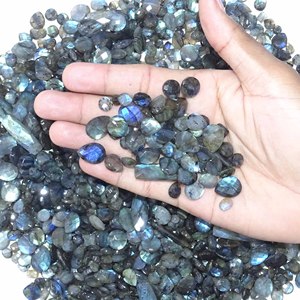 Belle Labradorite naturelle pierre précieuse en vrac en gros mélange forme et taille Labradorite Cabochon pierre précieuse pour la fabrication de bijoux - Product Image 1