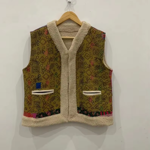 Antique Fausse Fourrure Kantha Gilet Avec Poche Boho Sans Manches Kantha Gilet Suédine Bohème Gilet Hippie Veste - Product Image 1