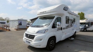 Autocaravana Swift Edge 476 Blanca Usada, RV Familiar de Lujo, Piso Acrílico, Capacidad para 4-6 Personas, Emisión Euro 5, 11000 kg - Product Image 6