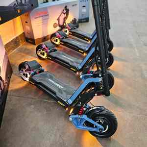 Trottinette électrique haute performance Inmotions RS, moteur sans balais, étanche, neuve, en stock, à vendre. - Product Image 4