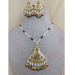 Exclusivo Juego de Collar Jadau Chapado en Oro de Primera Calidad con Aretes para Bodas y Colección de Uso Festivo para Mujer - Product Image 1