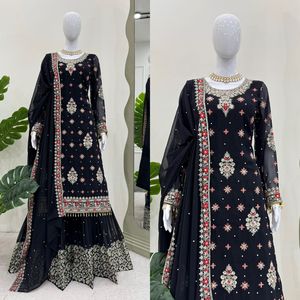 Ensemble élégant de costumes de même couleur en fausse georgette avec Inner Sharara et Dupatta en vente de gros et pas cher - Product Image 4